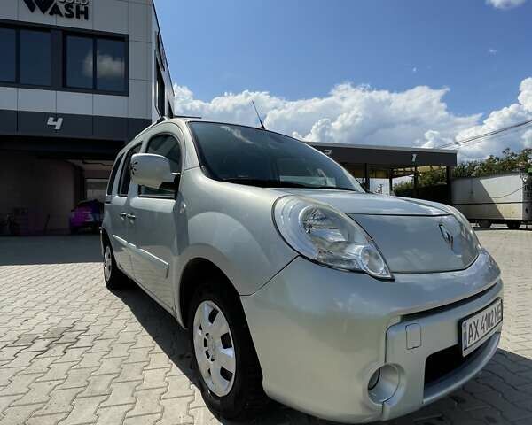 Рено Кенгу, объемом двигателя 1.6 л и пробегом 221 тыс. км за 7500 $, фото 19 на Automoto.ua