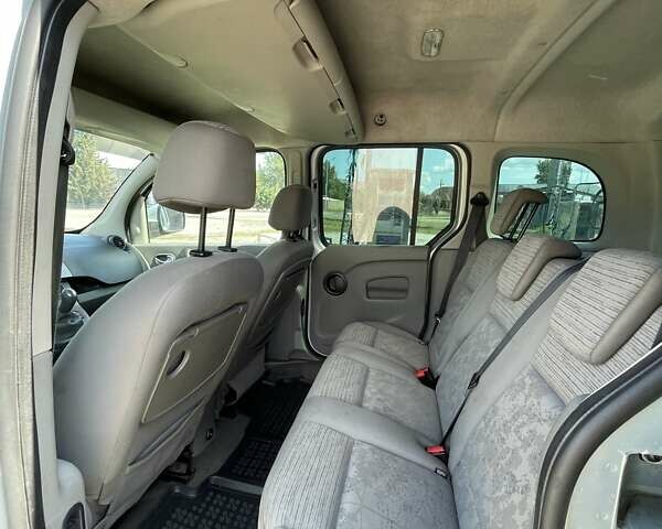 Рено Кенгу, объемом двигателя 1.6 л и пробегом 221 тыс. км за 7500 $, фото 14 на Automoto.ua
