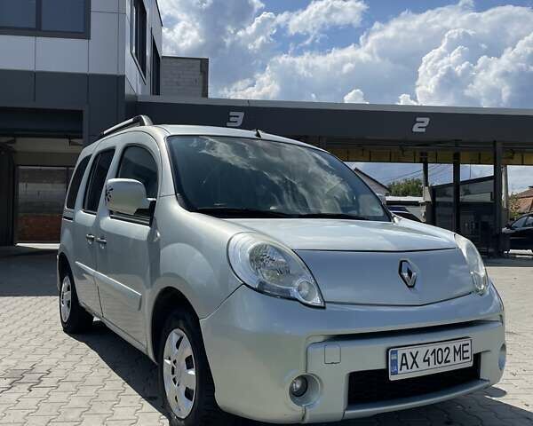 Рено Кенгу, объемом двигателя 1.6 л и пробегом 221 тыс. км за 7500 $, фото 2 на Automoto.ua