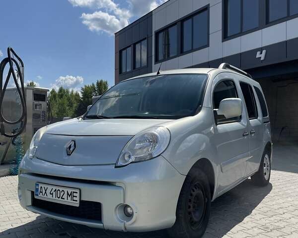 Рено Кенгу, объемом двигателя 1.6 л и пробегом 221 тыс. км за 7500 $, фото 1 на Automoto.ua