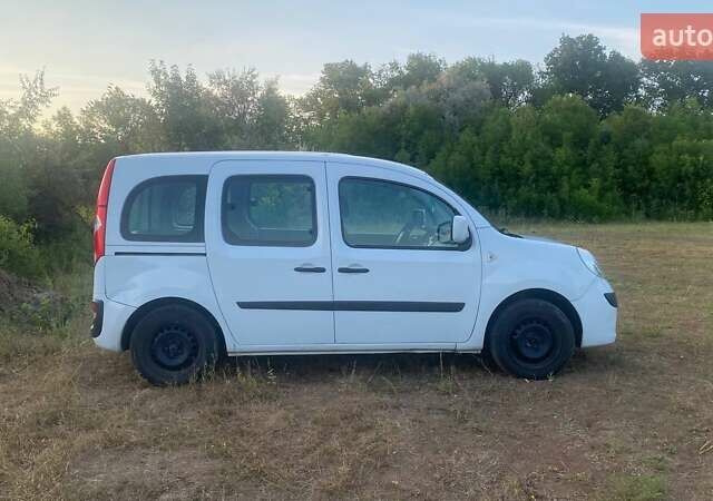 Рено Кенгу, объемом двигателя 1.6 л и пробегом 318 тыс. км за 6300 $, фото 6 на Automoto.ua