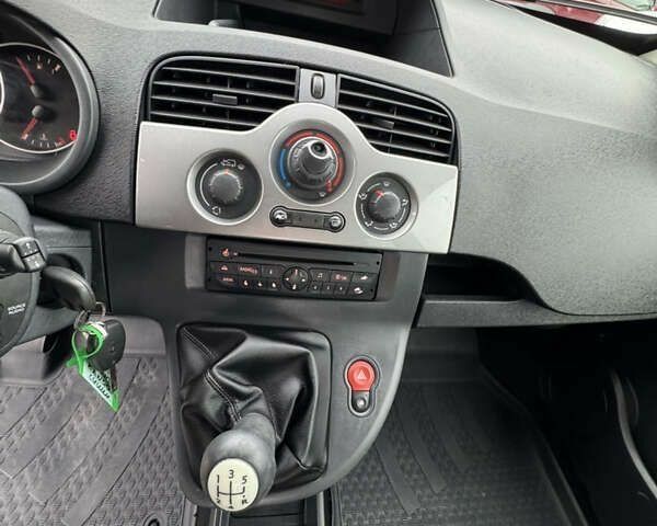 Рено Кенгу, объемом двигателя 0 л и пробегом 286 тыс. км за 7500 $, фото 19 на Automoto.ua