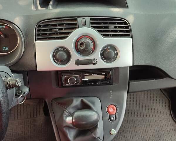 Рено Кєнгу, об'ємом двигуна 0 л та пробігом 77 тис. км за 7000 $, фото 6 на Automoto.ua