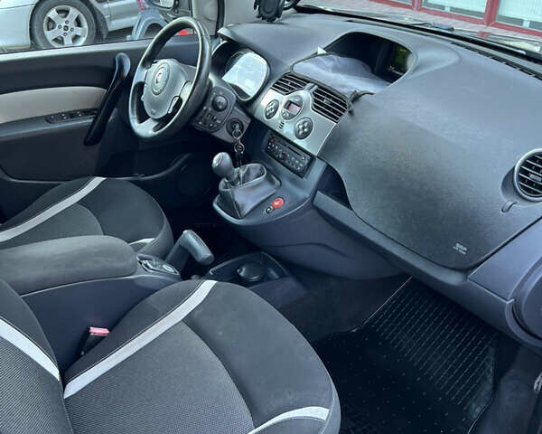 Рено Кенгу, объемом двигателя 1.5 л и пробегом 240 тыс. км за 10200 $, фото 3 на Automoto.ua