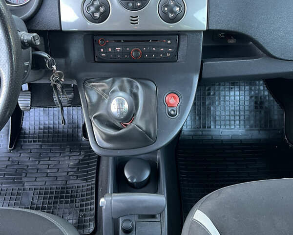 Рено Кенгу, объемом двигателя 1.5 л и пробегом 240 тыс. км за 10200 $, фото 8 на Automoto.ua