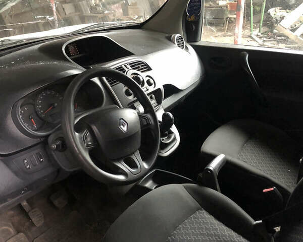 Рено Кенгу, объемом двигателя 1.5 л и пробегом 211 тыс. км за 2500 $, фото 8 на Automoto.ua