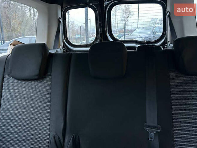 Рено Кенгу, объемом двигателя 1.5 л и пробегом 228 тыс. км за 10500 $, фото 23 на Automoto.ua