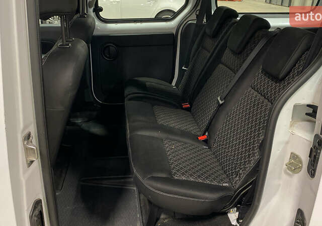 Рено Кенгу, объемом двигателя 0 л и пробегом 49 тыс. км за 9243 $, фото 7 на Automoto.ua