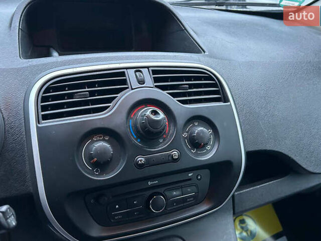 Рено Кенгу, объемом двигателя 1.5 л и пробегом 228 тыс. км за 10500 $, фото 16 на Automoto.ua