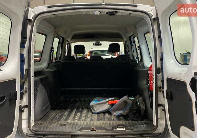 Рено Кенгу, объемом двигателя 0 л и пробегом 49 тыс. км за 9243 $, фото 9 на Automoto.ua