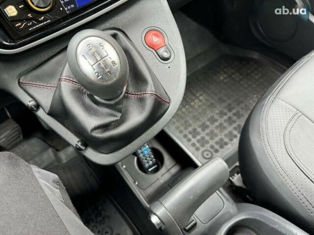 Рено Кенгу, объемом двигателя 1.5 л и пробегом 216 тыс. км за 9190 $, фото 22 на Automoto.ua