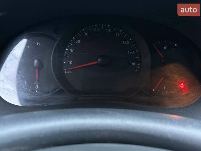 Рено Кенгу, объемом двигателя 1.5 л и пробегом 228 тыс. км за 10500 $, фото 12 на Automoto.ua