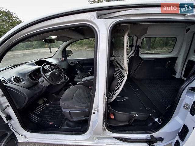 Рено Кенгу, объемом двигателя 0 л и пробегом 127 тыс. км за 11600 $, фото 3 на Automoto.ua