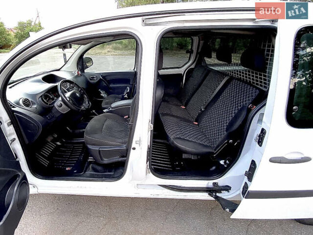 Рено Кенгу, объемом двигателя 0 л и пробегом 127 тыс. км за 11600 $, фото 4 на Automoto.ua