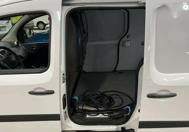 Рено Кенгу, объемом двигателя 0 л и пробегом 27 тыс. км за 13100 $, фото 16 на Automoto.ua