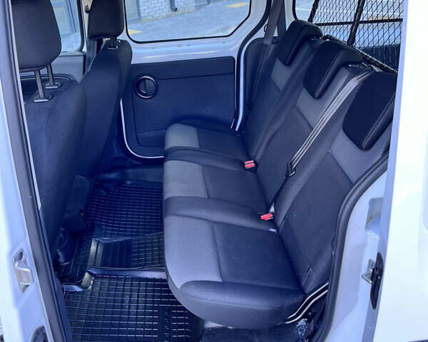 Рено Кенгу, объемом двигателя 0 л и пробегом 19 тыс. км за 16600 $, фото 8 на Automoto.ua