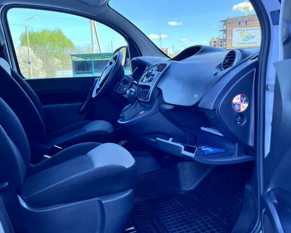 Рено Кенгу, объемом двигателя 0 л и пробегом 19 тыс. км за 16600 $, фото 11 на Automoto.ua