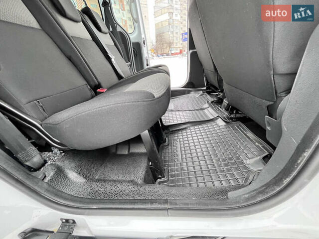 Рено Кенгу, объемом двигателя 0 л и пробегом 19 тыс. км за 16600 $, фото 26 на Automoto.ua