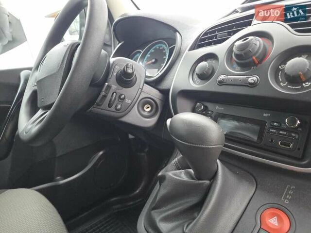 Рено Кенгу, объемом двигателя 0 л и пробегом 26 тыс. км за 14600 $, фото 52 на Automoto.ua