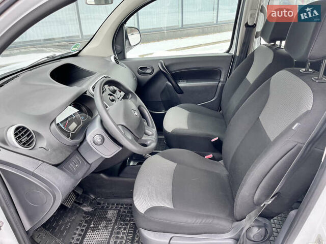 Рено Кенгу, объемом двигателя 0 л и пробегом 19 тыс. км за 16600 $, фото 24 на Automoto.ua