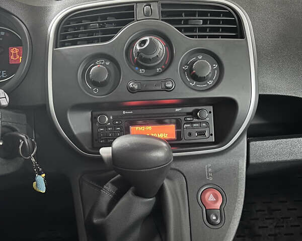 Рено Кенгу, объемом двигателя 0 л и пробегом 19 тыс. км за 16600 $, фото 30 на Automoto.ua