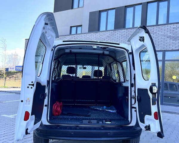 Рено Кенгу, объемом двигателя 0 л и пробегом 19 тыс. км за 16600 $, фото 7 на Automoto.ua