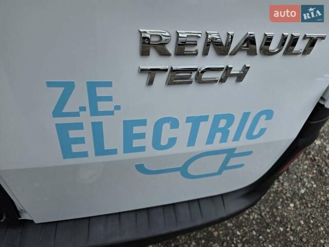 Рено Кенгу, объемом двигателя 0 л и пробегом 26 тыс. км за 14600 $, фото 22 на Automoto.ua