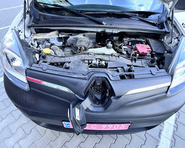 Рено Кенгу, объемом двигателя 0 л и пробегом 19 тыс. км за 16600 $, фото 2 на Automoto.ua