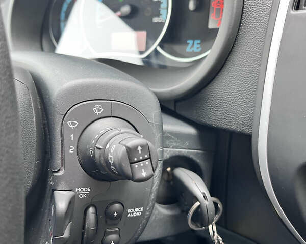 Рено Кенгу, объемом двигателя 0 л и пробегом 19 тыс. км за 16600 $, фото 33 на Automoto.ua