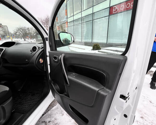 Рено Кенгу, объемом двигателя 0 л и пробегом 19 тыс. км за 16600 $, фото 38 на Automoto.ua