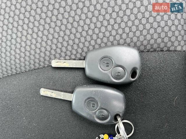 Рено Кенгу, объемом двигателя 0 л и пробегом 19 тыс. км за 16600 $, фото 34 на Automoto.ua