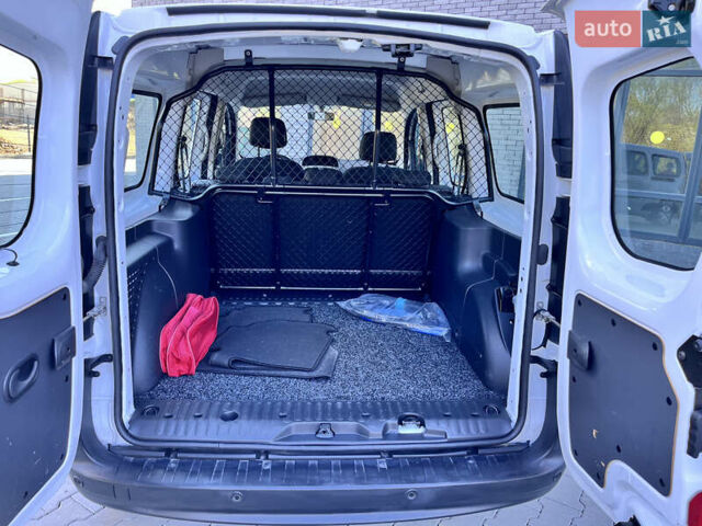 Рено Кенгу, объемом двигателя 0 л и пробегом 19 тыс. км за 16600 $, фото 6 на Automoto.ua