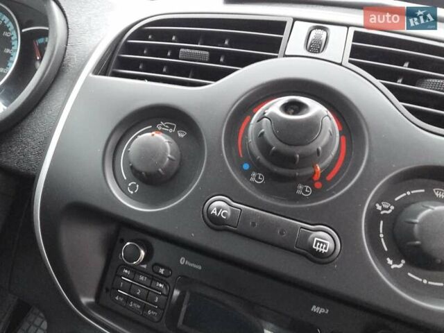 Рено Кенгу, объемом двигателя 0 л и пробегом 26 тыс. км за 14600 $, фото 54 на Automoto.ua