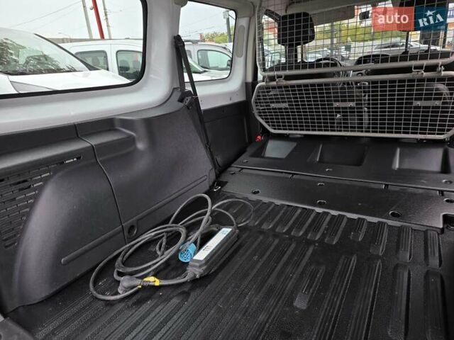 Рено Кенгу, объемом двигателя 0 л и пробегом 26 тыс. км за 14600 $, фото 27 на Automoto.ua