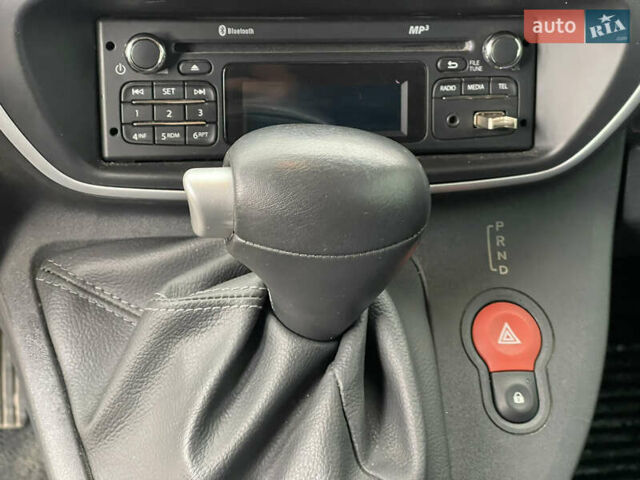 Рено Кенгу, объемом двигателя 0 л и пробегом 65 тыс. км за 9900 $, фото 8 на Automoto.ua