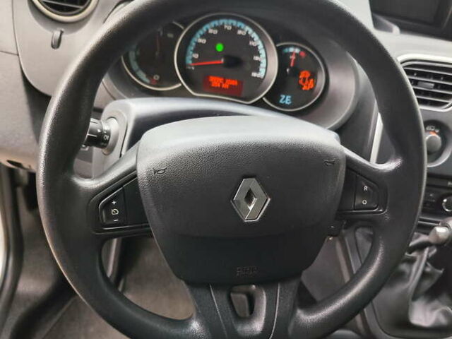 Рено Кенгу, объемом двигателя 0 л и пробегом 25 тыс. км за 15999 $, фото 21 на Automoto.ua
