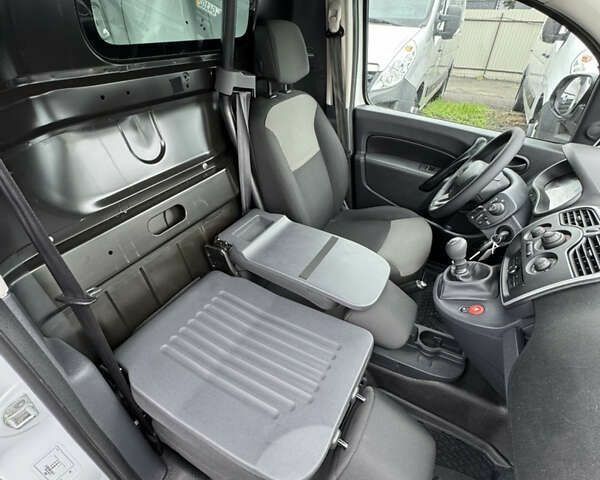 Рено Кенгу, объемом двигателя 0 л и пробегом 179 тыс. км за 12800 $, фото 25 на Automoto.ua