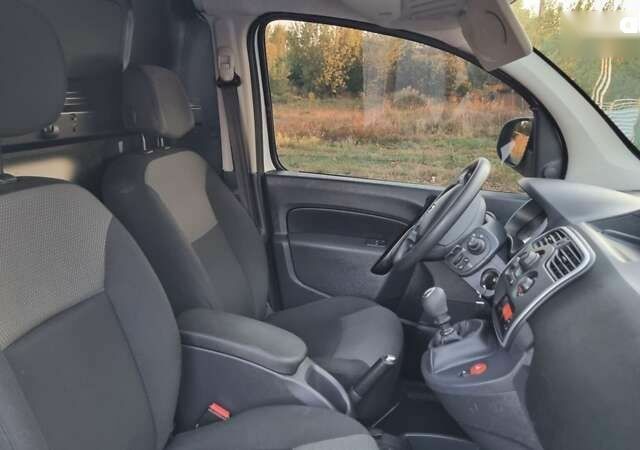 Рено Кенгу, объемом двигателя 1.5 л и пробегом 199 тыс. км за 9750 $, фото 21 на Automoto.ua