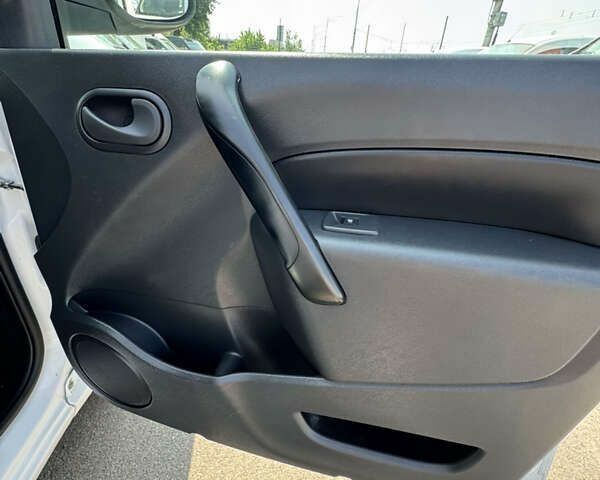 Рено Кенгу, объемом двигателя 0 л и пробегом 128 тыс. км за 14200 $, фото 15 на Automoto.ua