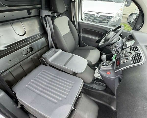 Рено Кенгу, объемом двигателя 0 л и пробегом 144 тыс. км за 12700 $, фото 25 на Automoto.ua