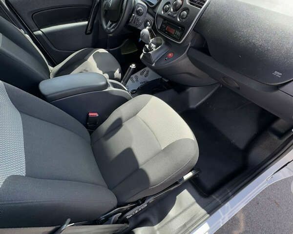 Рено Кєнгу, об'ємом двигуна 1.5 л та пробігом 179 тис. км за 12700 $, фото 23 на Automoto.ua