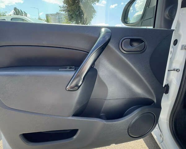 Рено Кєнгу, об'ємом двигуна 1.5 л та пробігом 179 тис. км за 12700 $, фото 17 на Automoto.ua