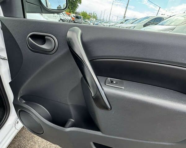 Рено Кенгу, объемом двигателя 0 л и пробегом 164 тыс. км за 11700 $, фото 25 на Automoto.ua