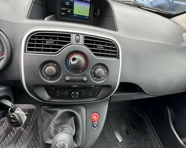 Рено Кенгу, объемом двигателя 0 л и пробегом 179 тыс. км за 12800 $, фото 19 на Automoto.ua