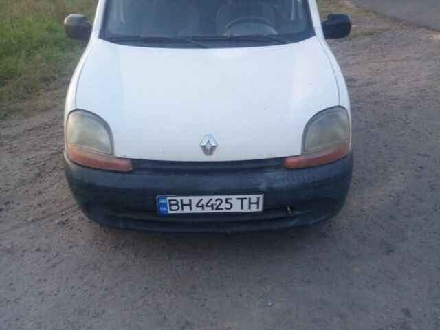 Белый Рено Кенгу пасс., объемом двигателя 2.5 л и пробегом 332 тыс. км за 2500 $, фото 5 на Automoto.ua