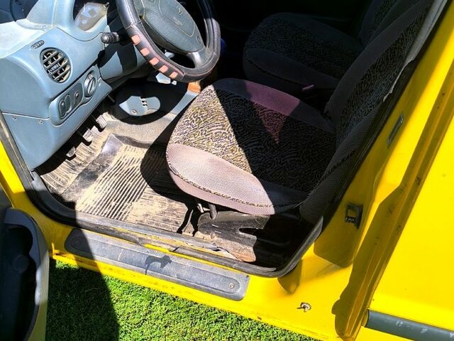 Желтый Рено Кенгу, объемом двигателя 1.9 л и пробегом 300 тыс. км за 850 $, фото 5 на Automoto.ua