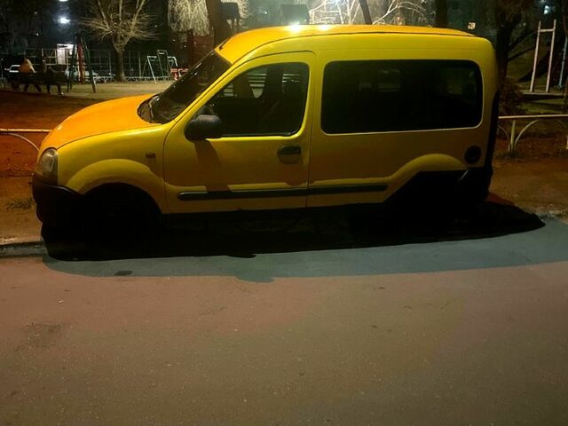 Желтый Рено Кенгу, объемом двигателя 1.9 л и пробегом 350 тыс. км за 2400 $, фото 1 на Automoto.ua