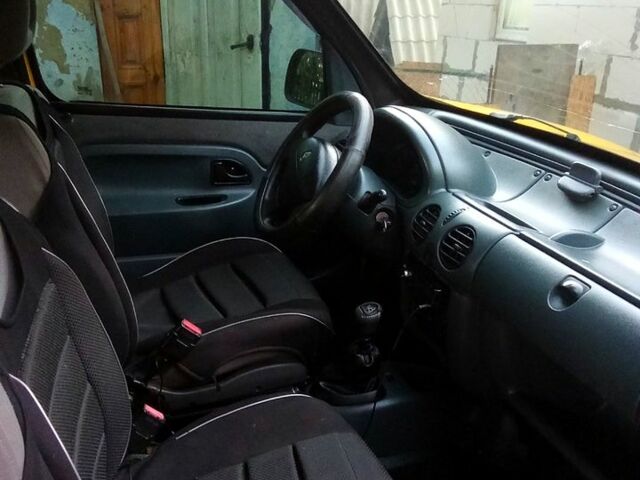 Желтый Рено Кенгу, объемом двигателя 1.9 л и пробегом 420 тыс. км за 2700 $, фото 4 на Automoto.ua