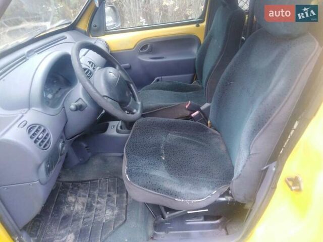 Желтый Рено Кенгу, объемом двигателя 1.87 л и пробегом 412 тыс. км за 2500 $, фото 1 на Automoto.ua