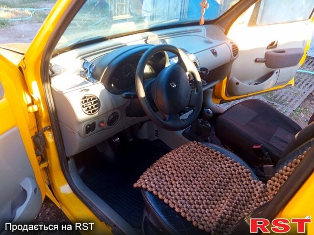 Желтый Рено Кенгу, объемом двигателя 1.9 л и пробегом 300 тыс. км за 3000 $, фото 10 на Automoto.ua